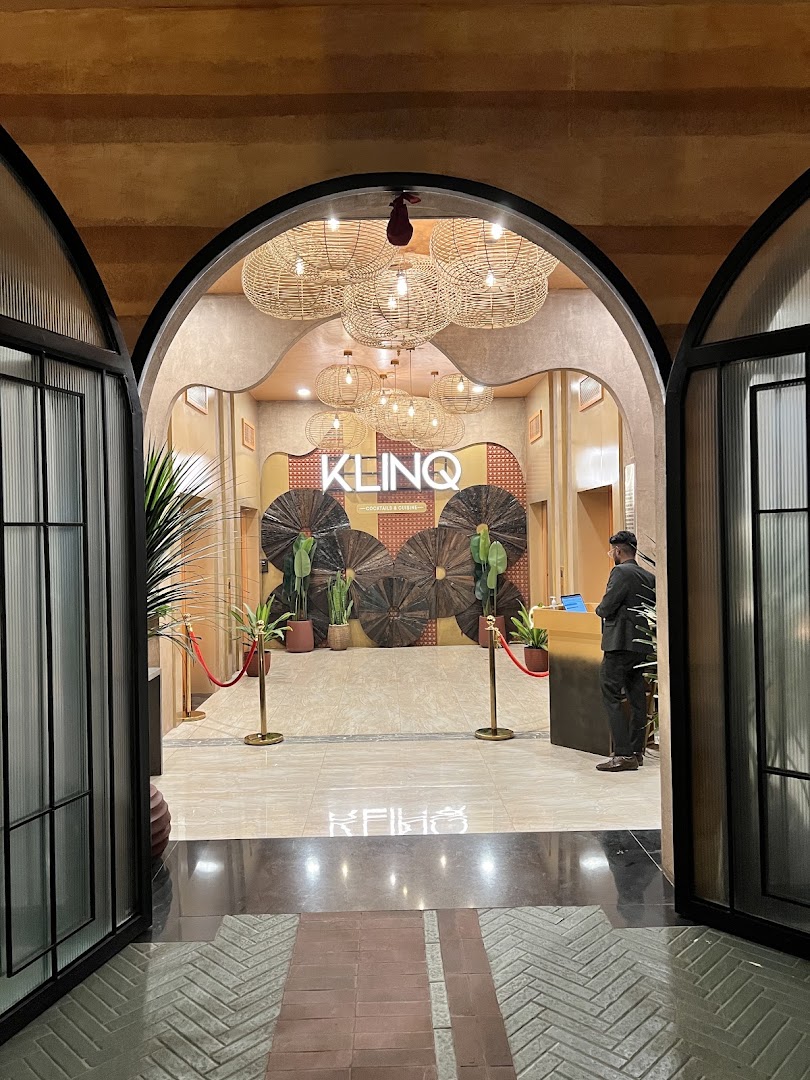 Klinq: inviting and professional venue entrance