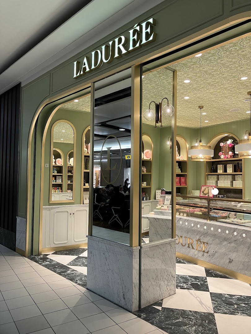 Ladurée: high quality storefront photo