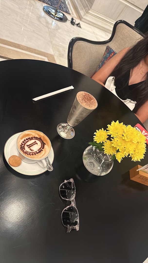 Ladurée: attractive presentation of drinks