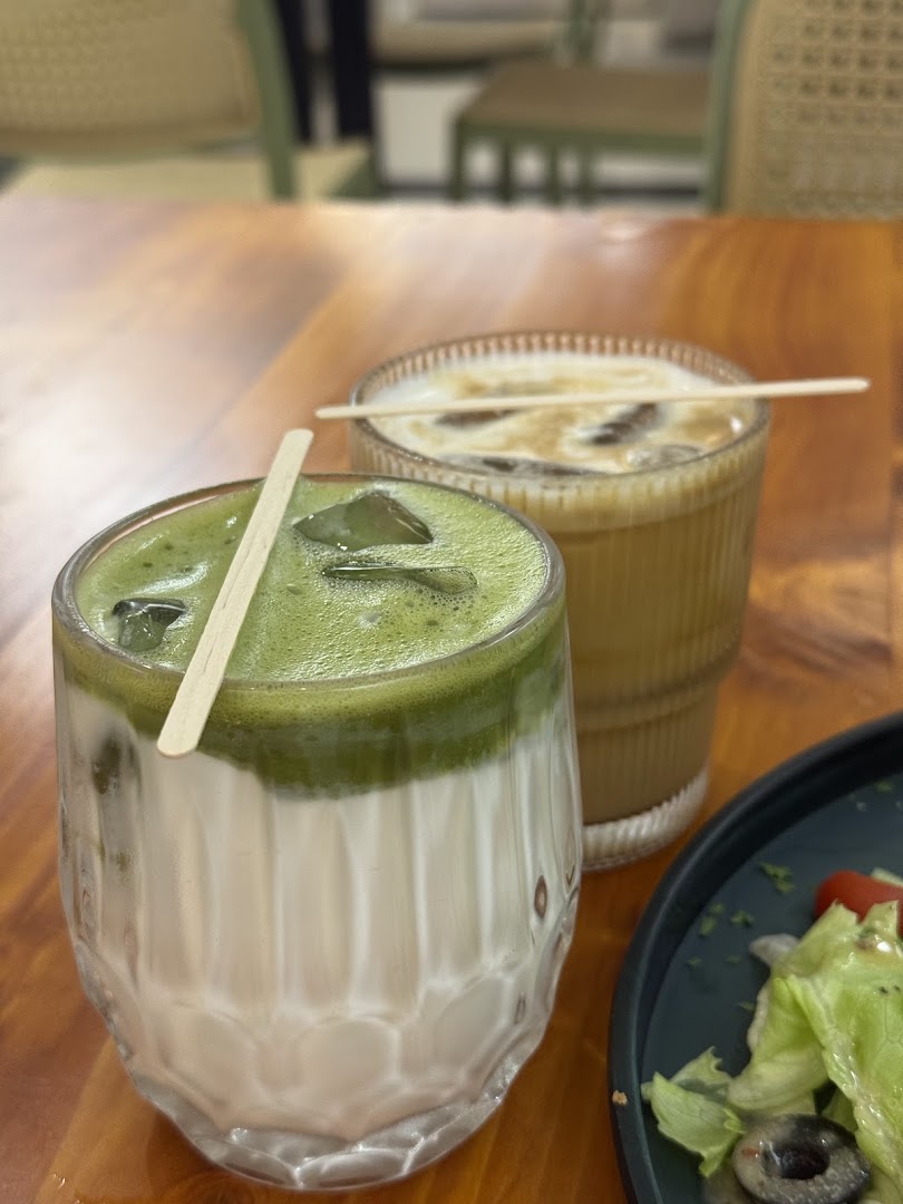 Midori Coffee and Eatery: appetizing photo of cafe drinks