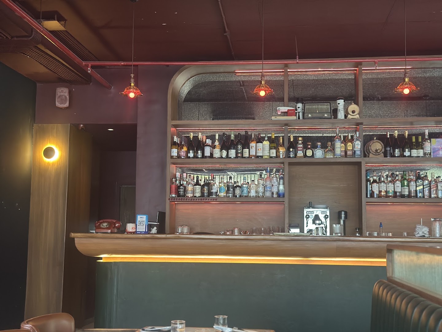 Nanna's Negroni: clear, professional shot of bar