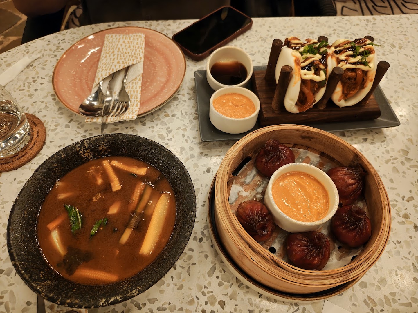 one8 Commune: appetizing food presentation and clear presentation