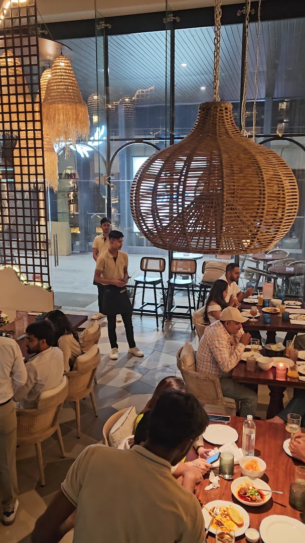 Torre: inviting restaurant atmosphere