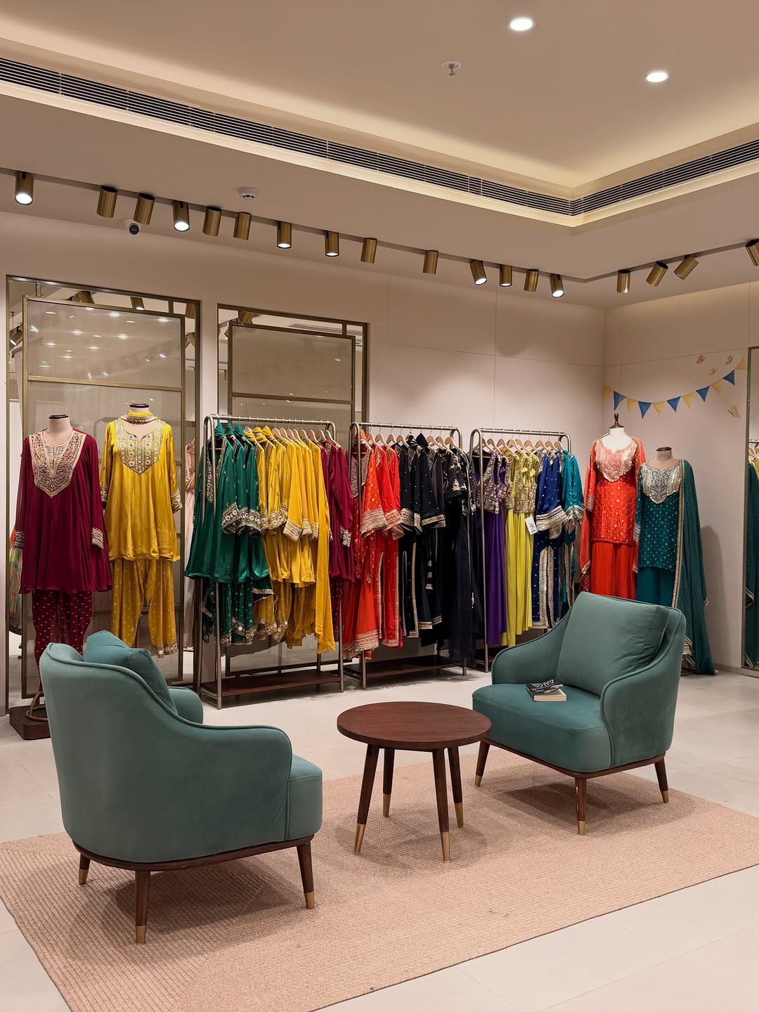 Basanti - Kapde aur Koffee: clear, professional shop interior photo