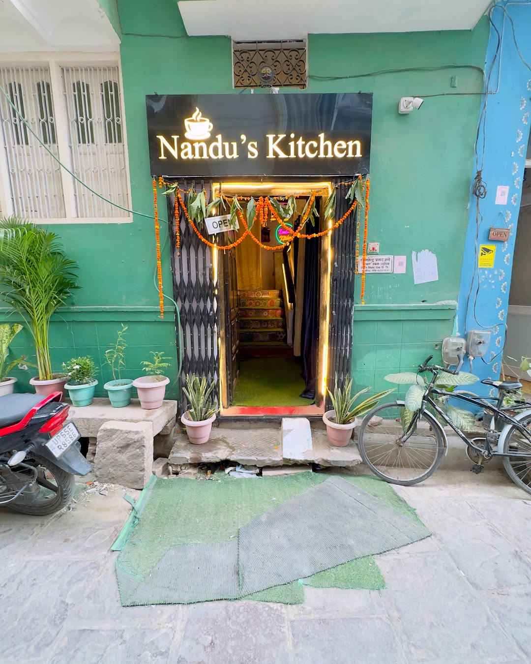 Caasefy Cafe: clear photo of venue exterior