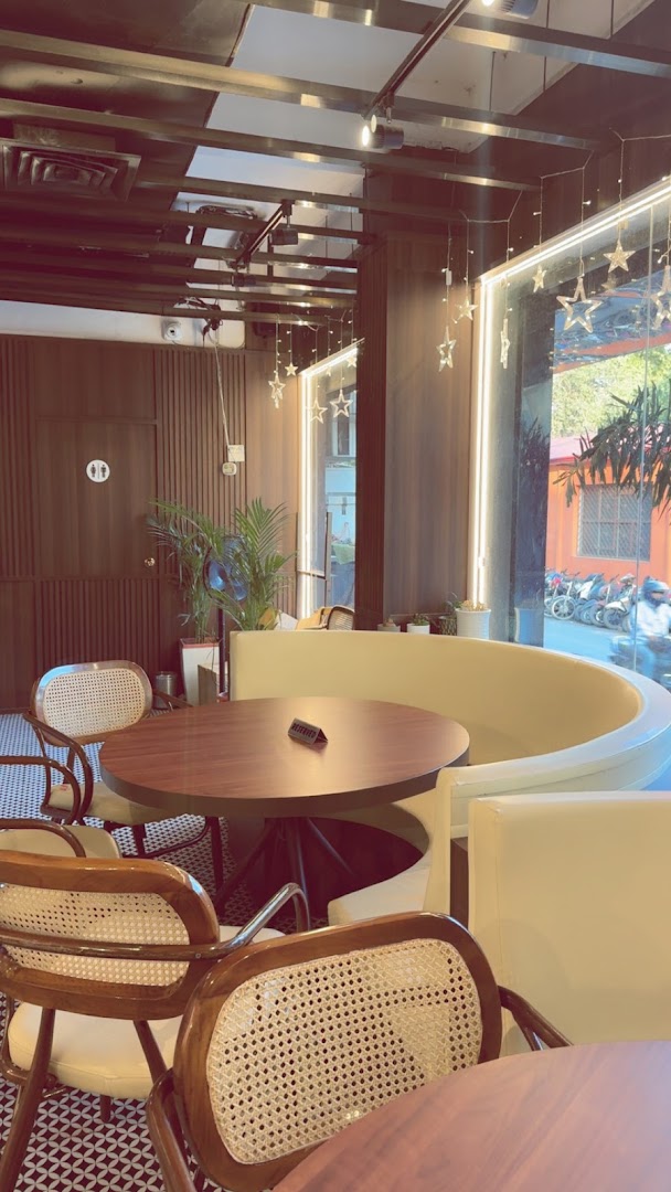 GARICOCO: clear photo of restaurant interior