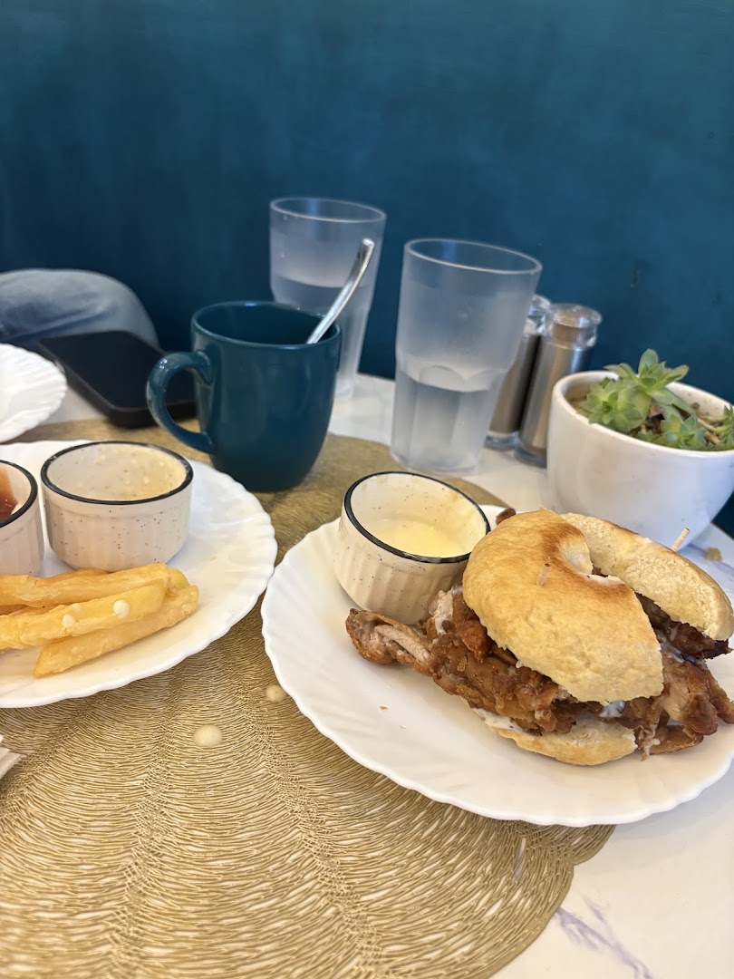 Taste and See Cafe: appetizing food and drink presentation