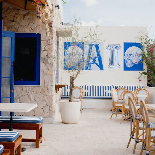Estia: beautiful, professional shot of terrace