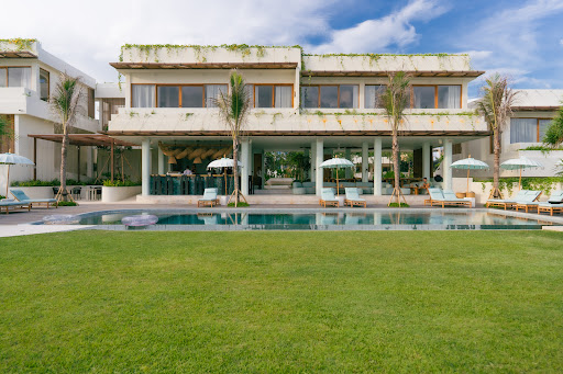 Oshom Bali: high quality hotel exterior shot