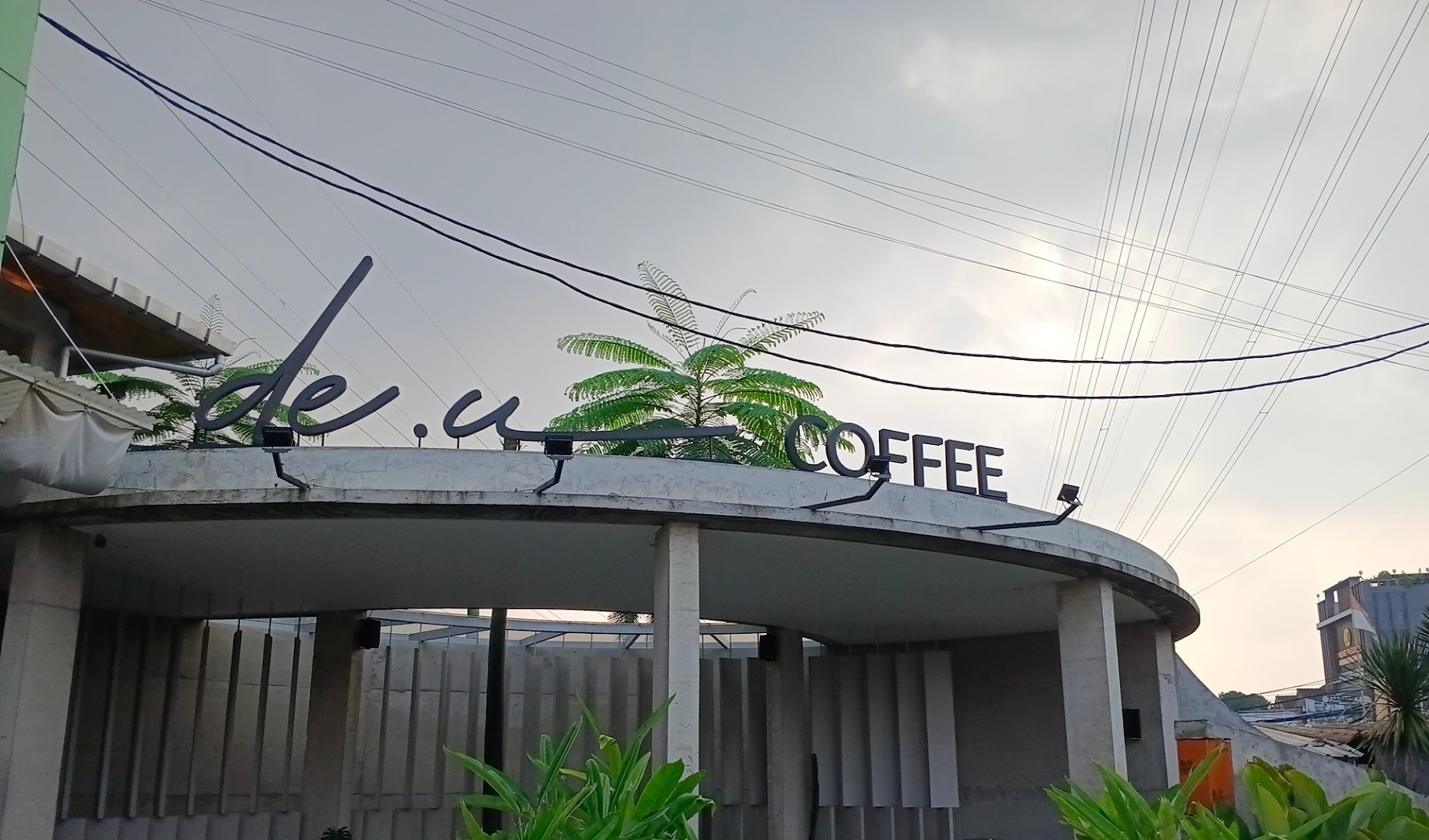 De.u Coffee: clear exterior shot of venue