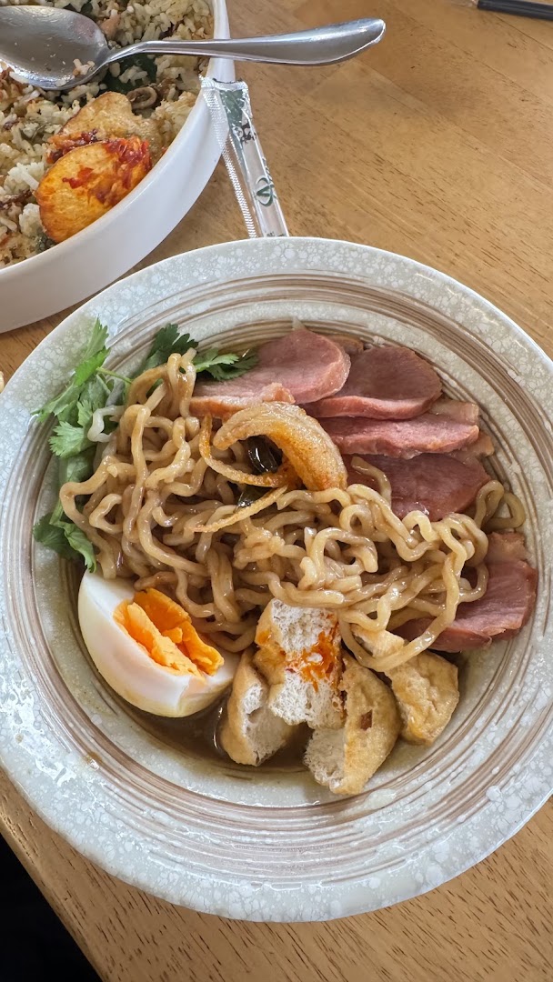 De.u Coffee: appetizing photo of brunch dish
