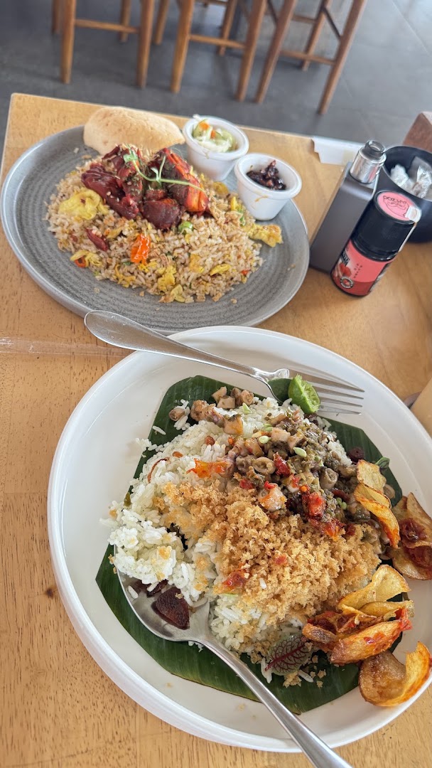 De.u Coffee: appetizing photo of breakfast dishes