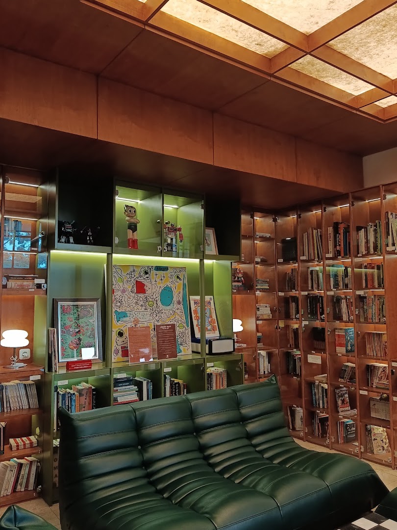 Habitaas: inviting and well-lit interior atmosphere
