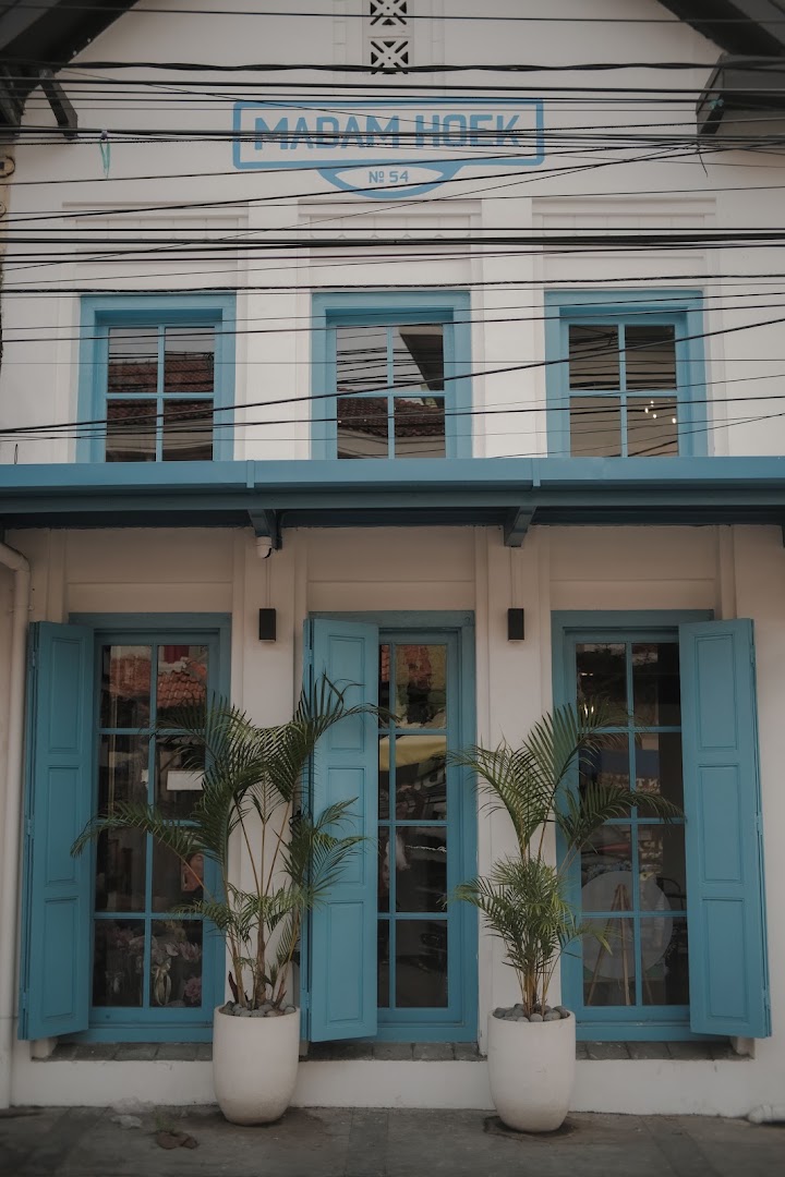 Madam Hoek: attractive exterior shot of venue
