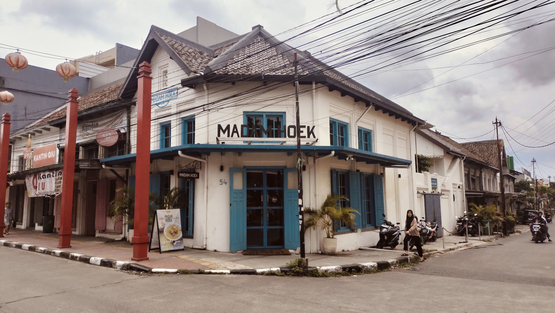 Madam Hoek: clear exterior shot of venue