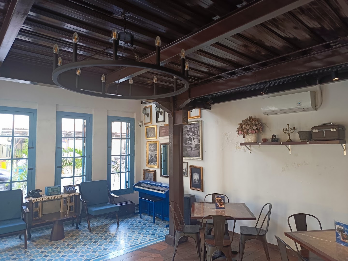 Madam Hoek: clear, inviting interior atmosphere