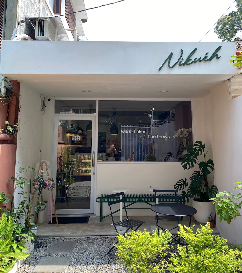 Nikueh Bakehouse: clear, inviting storefront photo