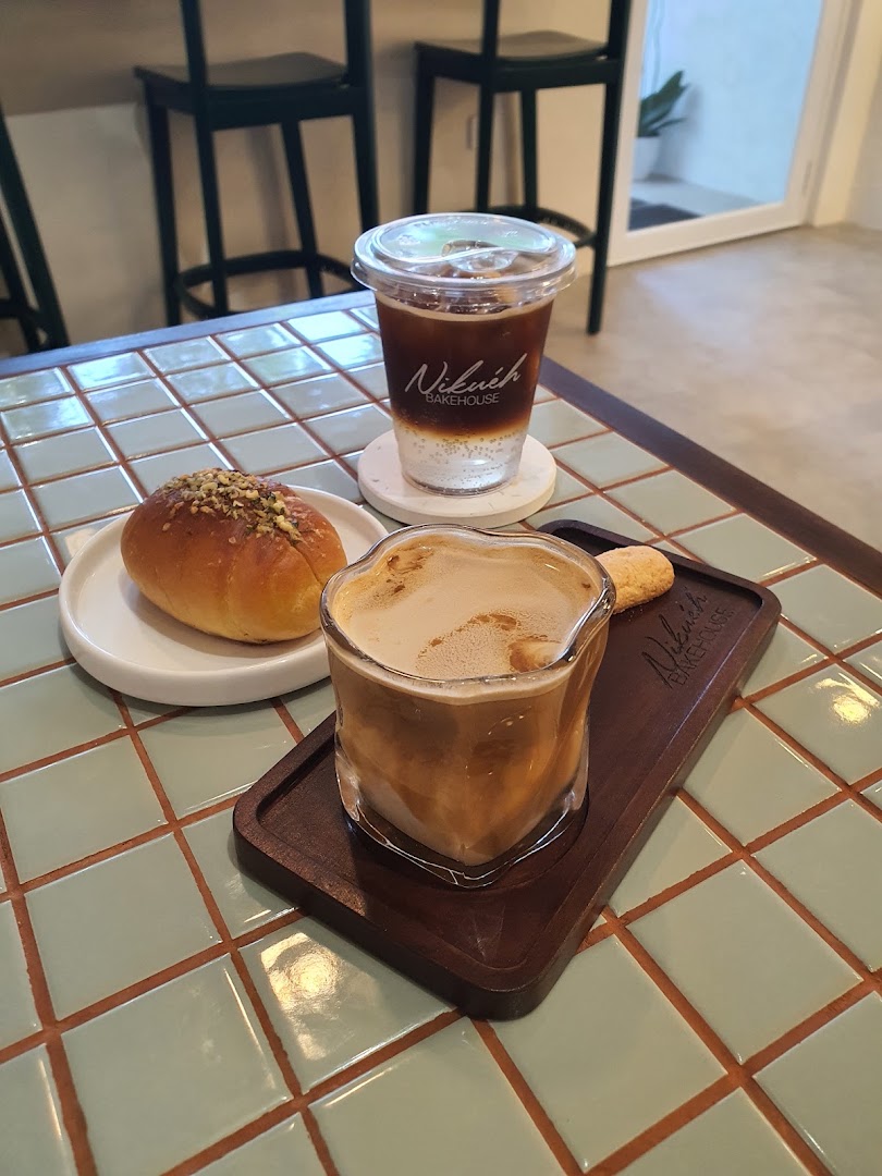 Nikueh Bakehouse: appetizing food and drink presentation
