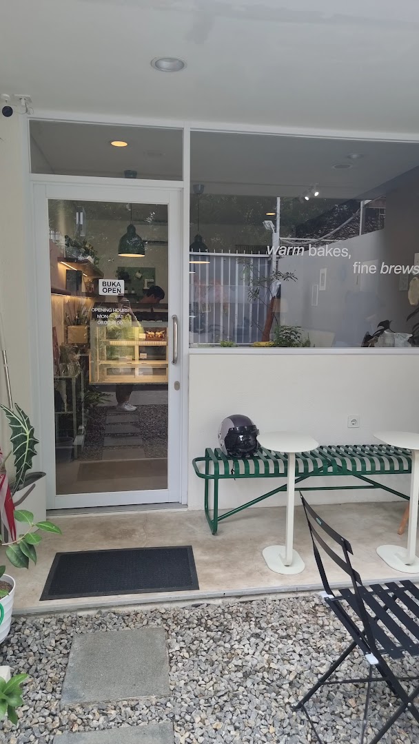 Nikueh Bakehouse: clear, inviting storefront photo