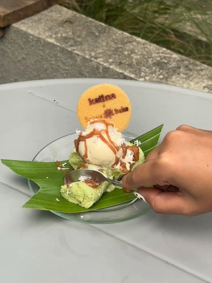 Seroja Bake: appetizing photo of served dessert