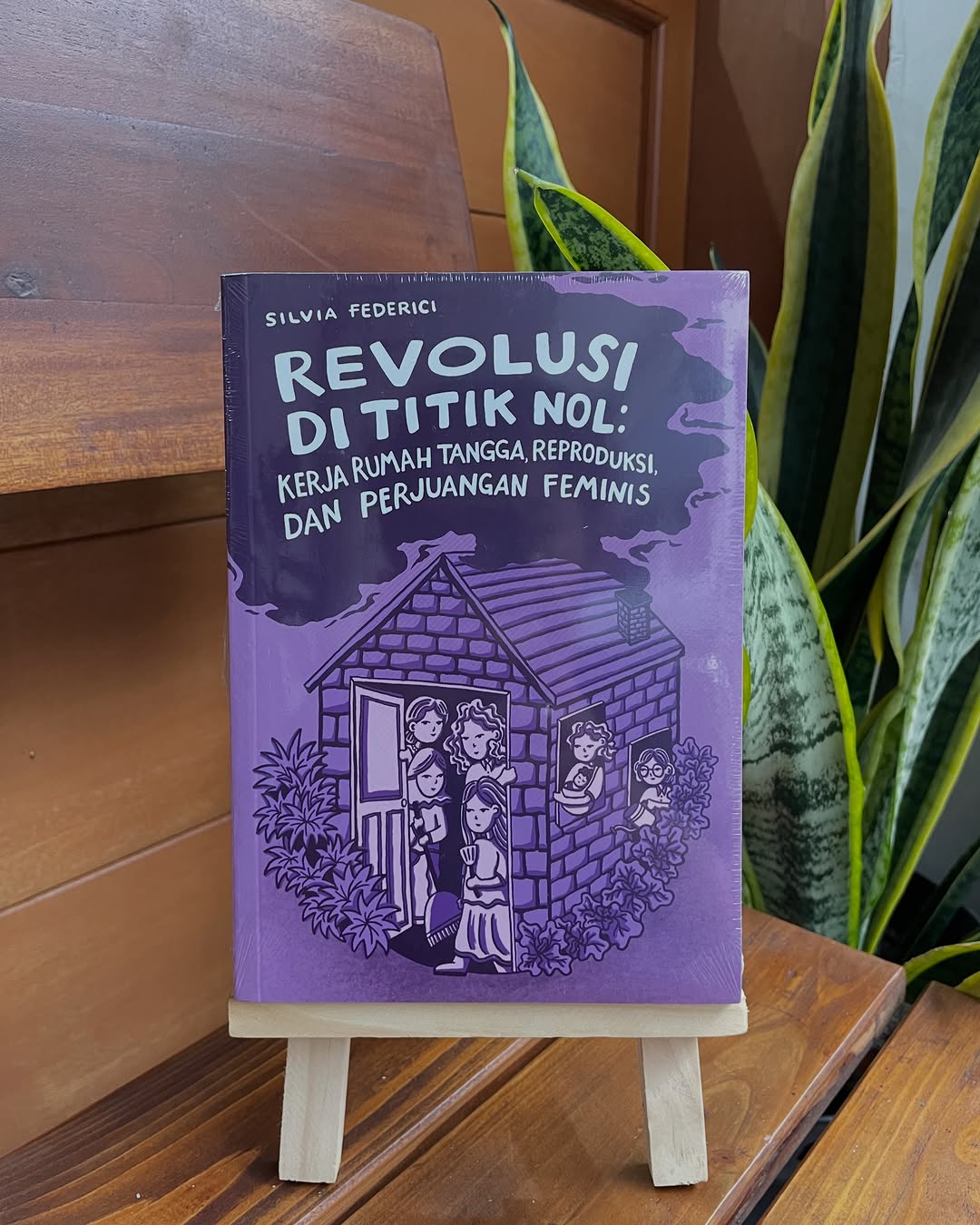 Toko Buku Pelagia: clear product display photo