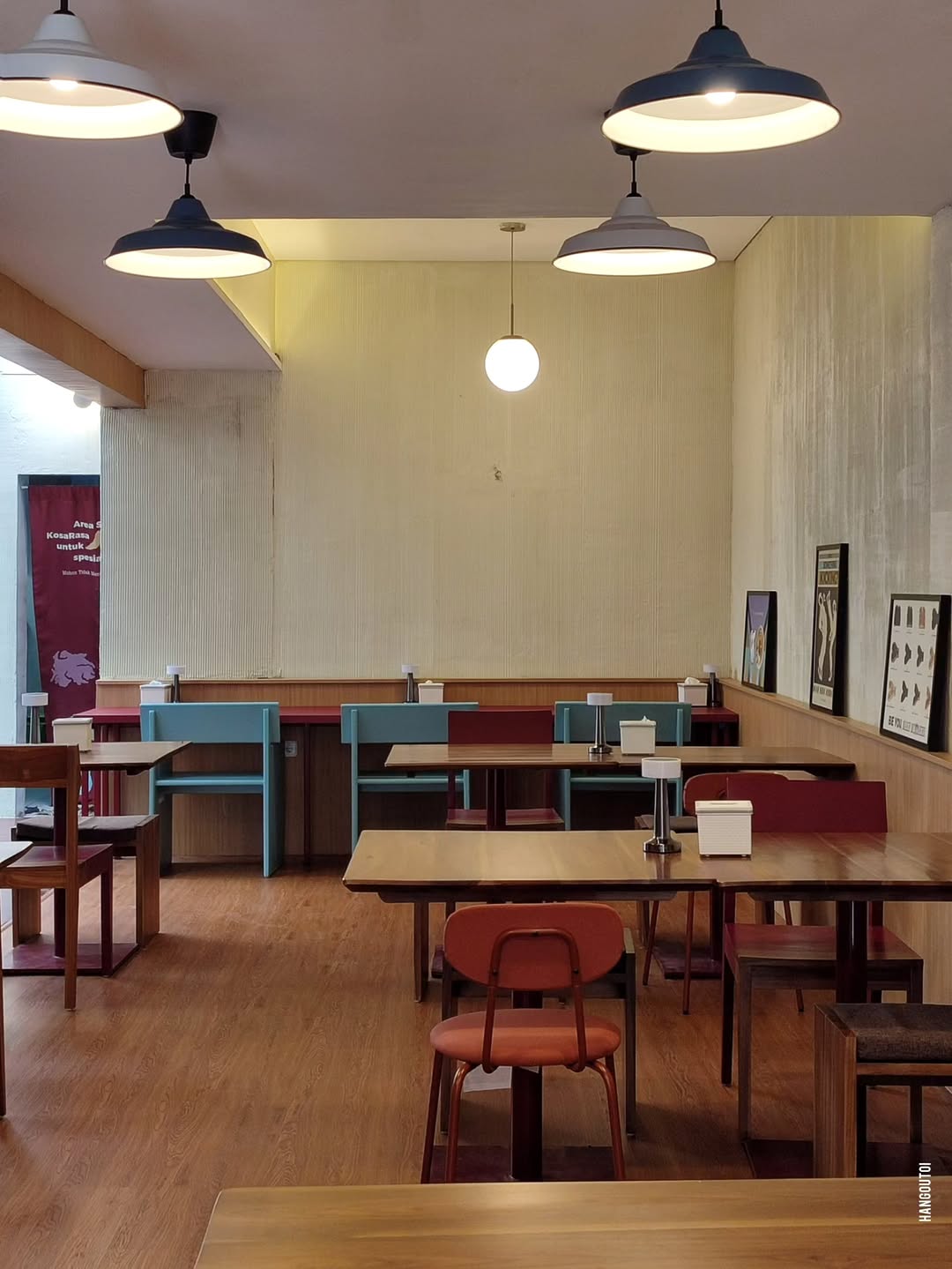 Warung Kosa Rasa: clear, professional interior shot