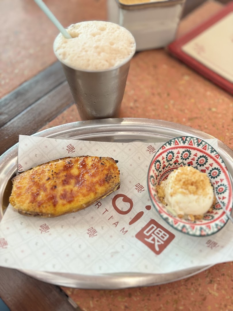 Woi Supertiam: appetizing food and drink presentation