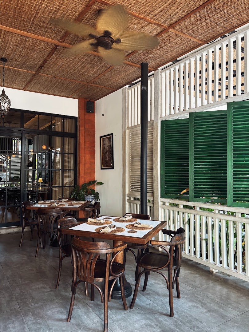Curry Traders: attractive and clean restaurant interior
