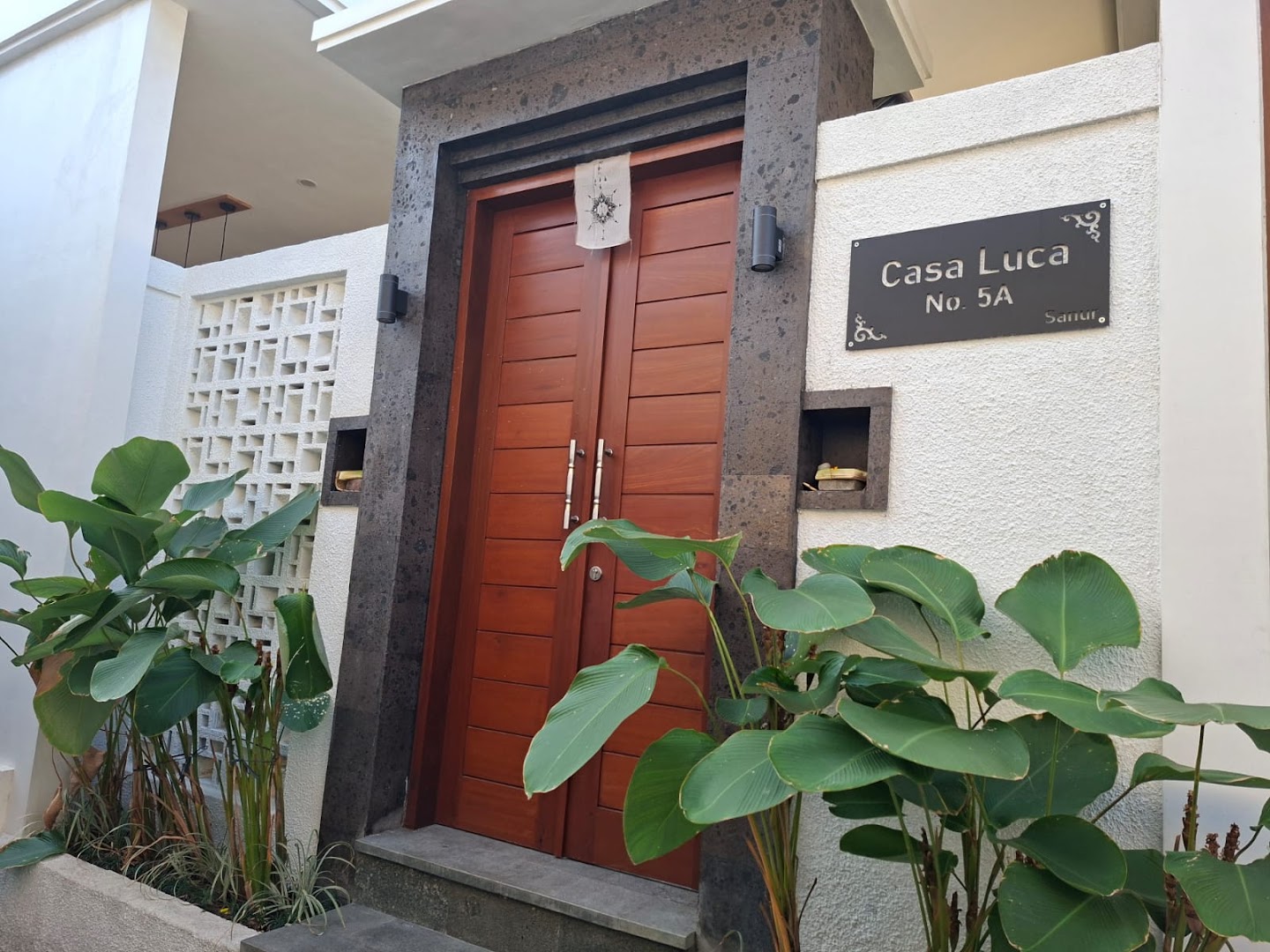 Luca: clear, professional exterior entrance photo