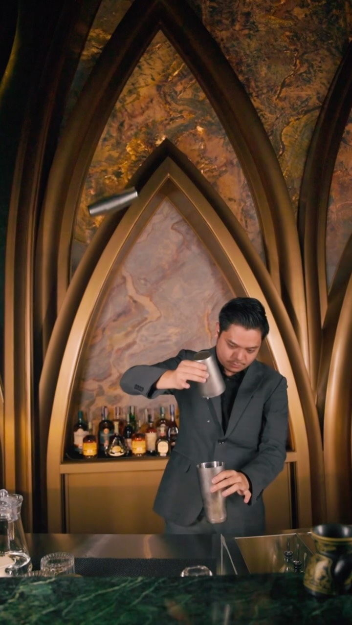 Akasta Jakarta: professional photo of bartender working