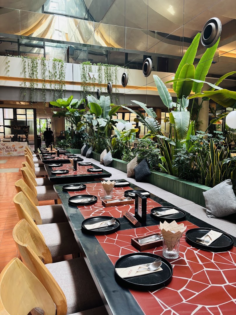 Aruma: attractive, high-quality restaurant interior shot