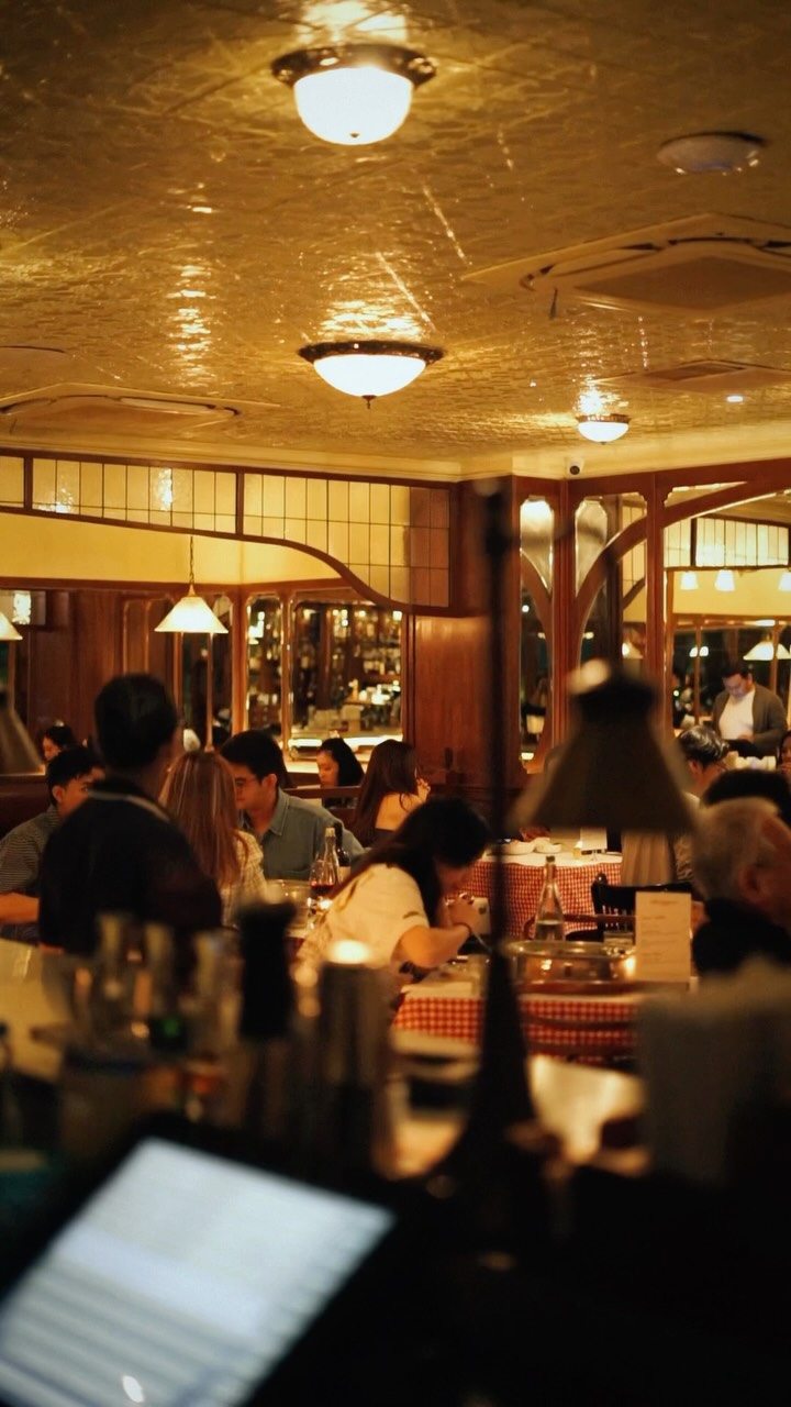 Bouchon: inviting restaurant atmosphere
