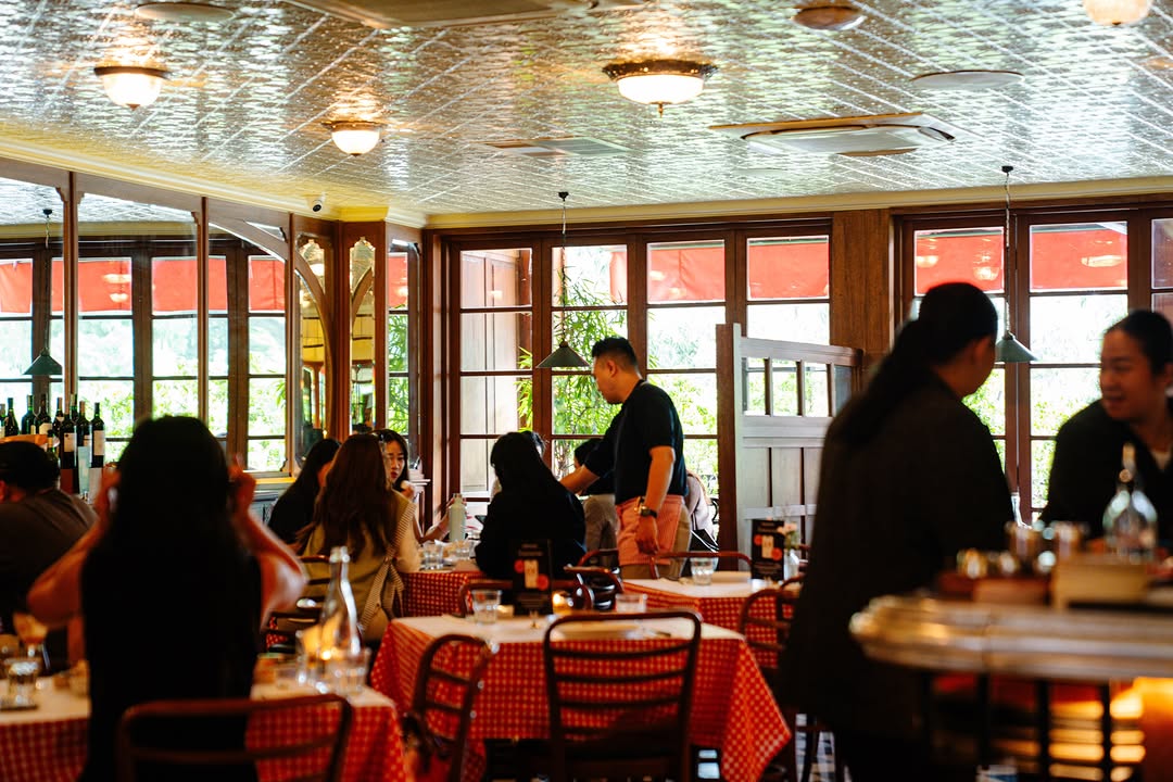 Bouchon: inviting atmosphere with professional quality