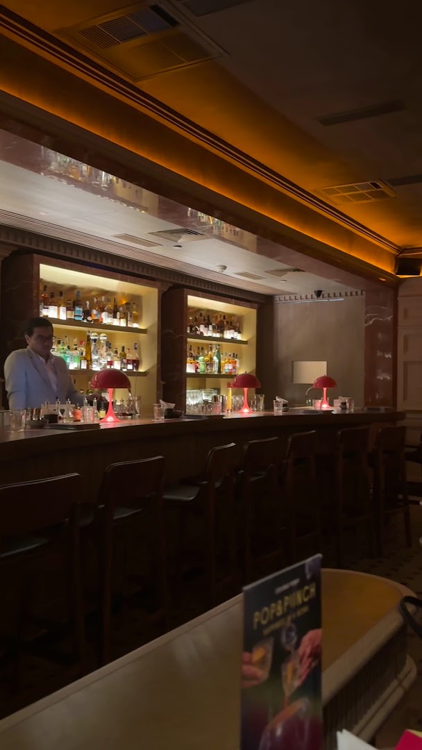 Cosmo Pony: clear shot of bar atmosphere