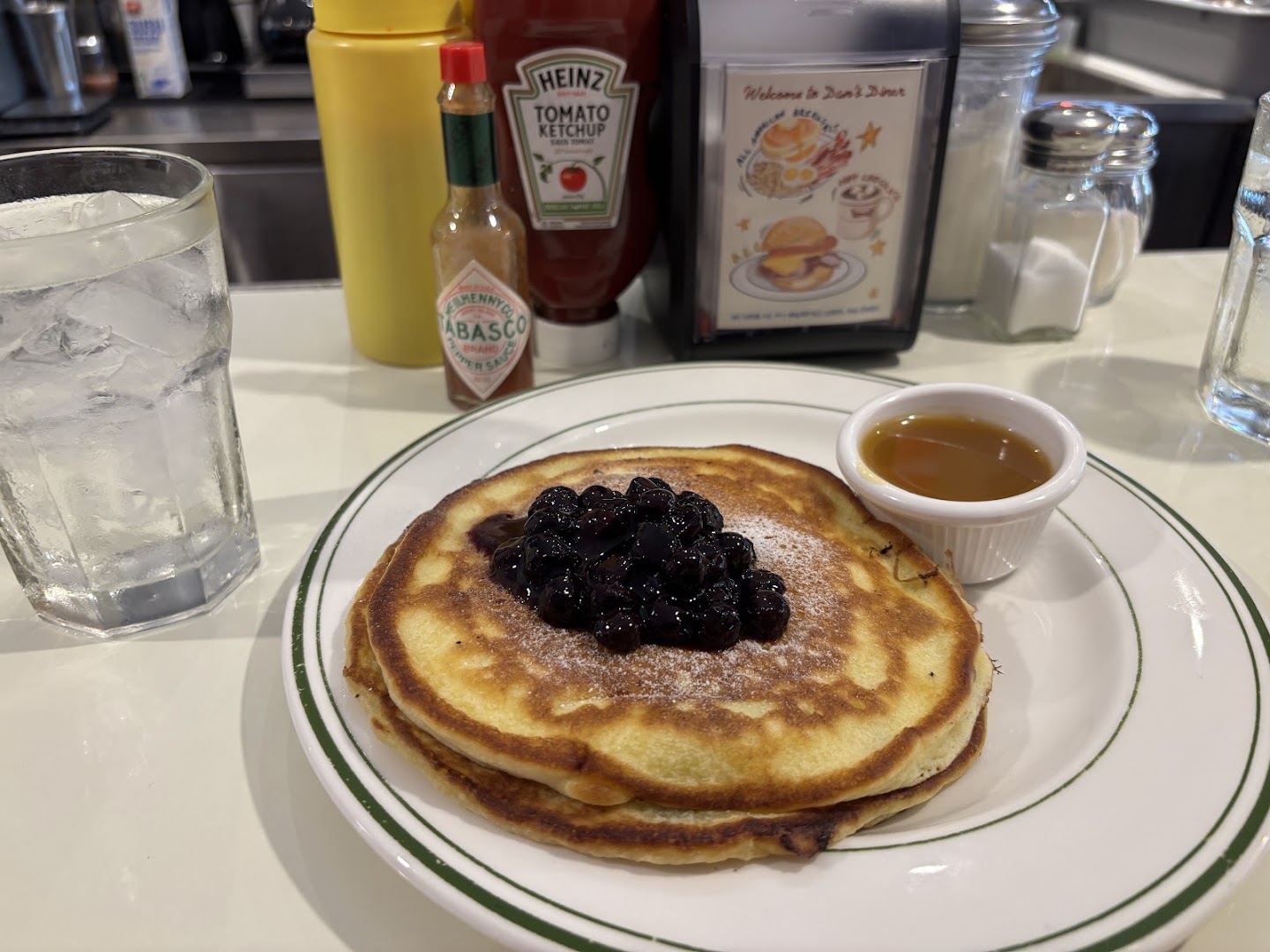 Dan's Diner: appetizing photo of breakfast food