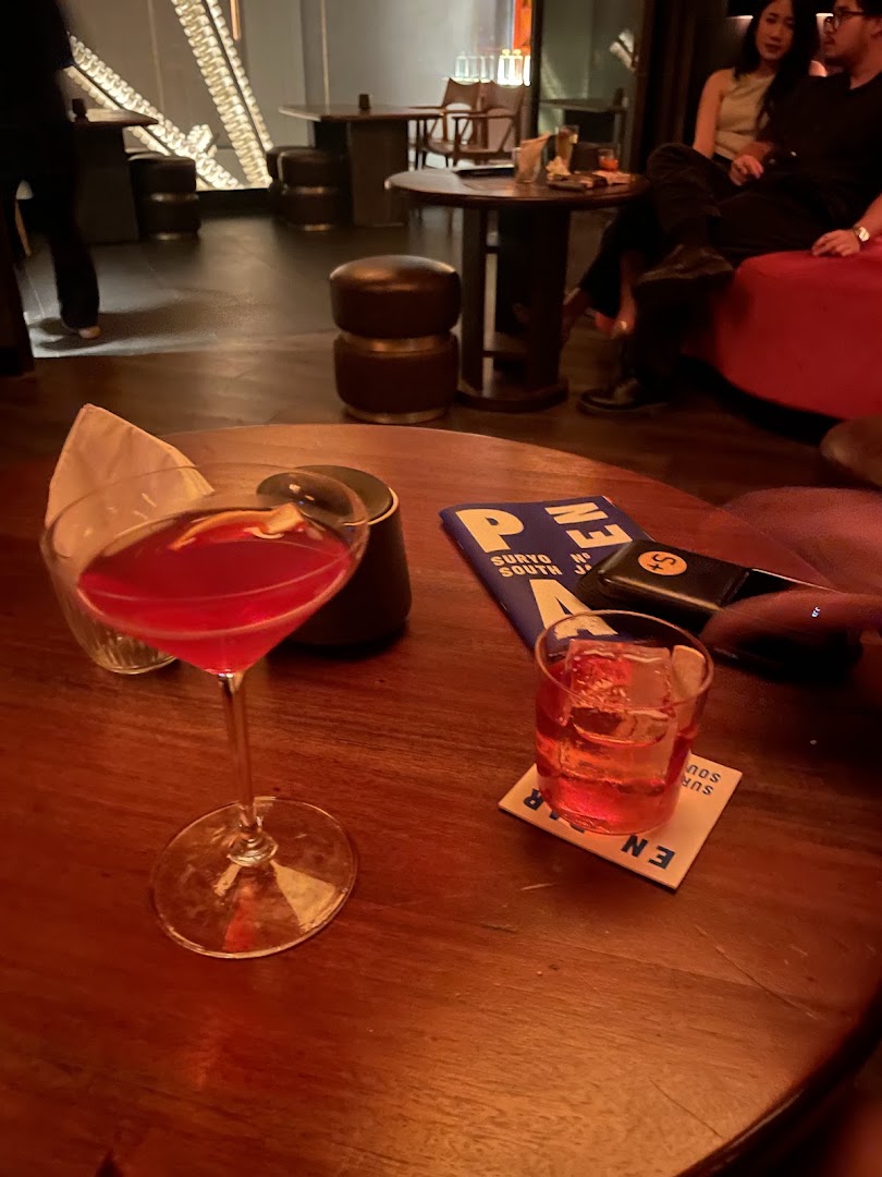 En Par: drinks and bar atmosphere