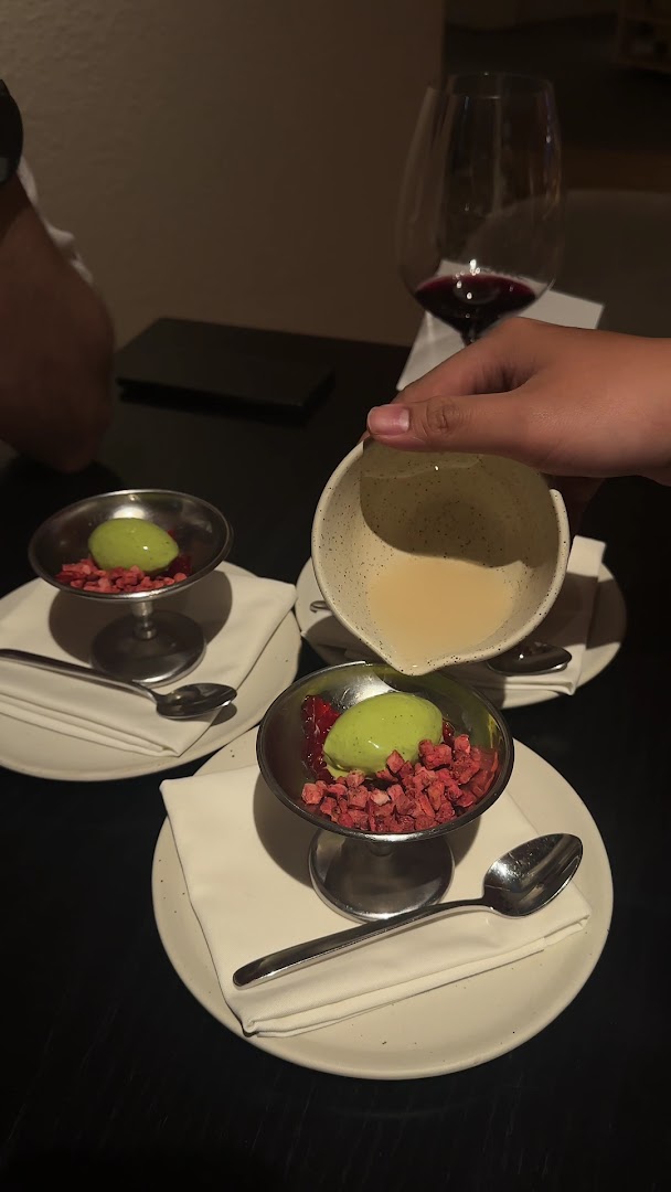 Esa: appetizing food presentation and action