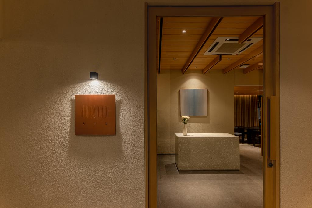 Esa: professional, inviting restaurant entrance photo