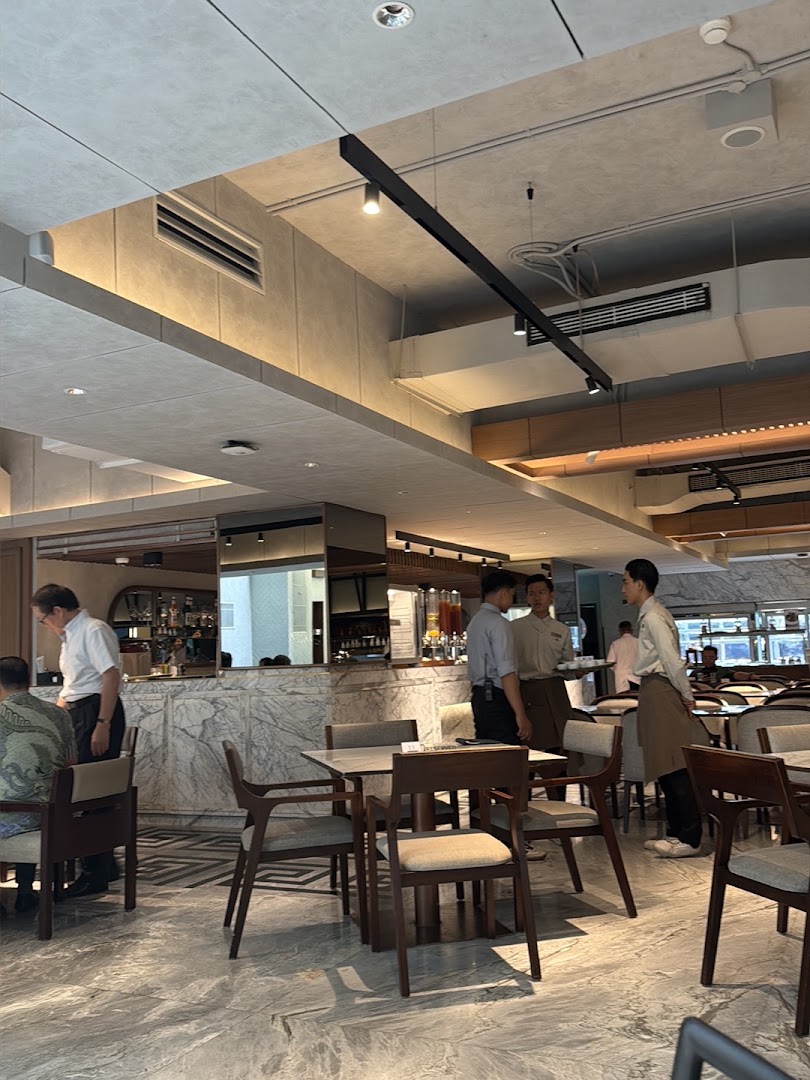 Ginger Flower: clear, professional interior atmosphere shot