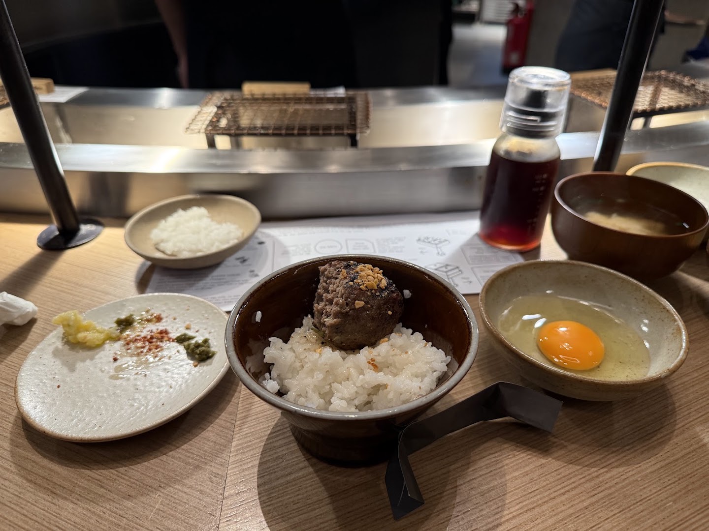 Hikiniku to Come: appetizing food presentation and atmosphere