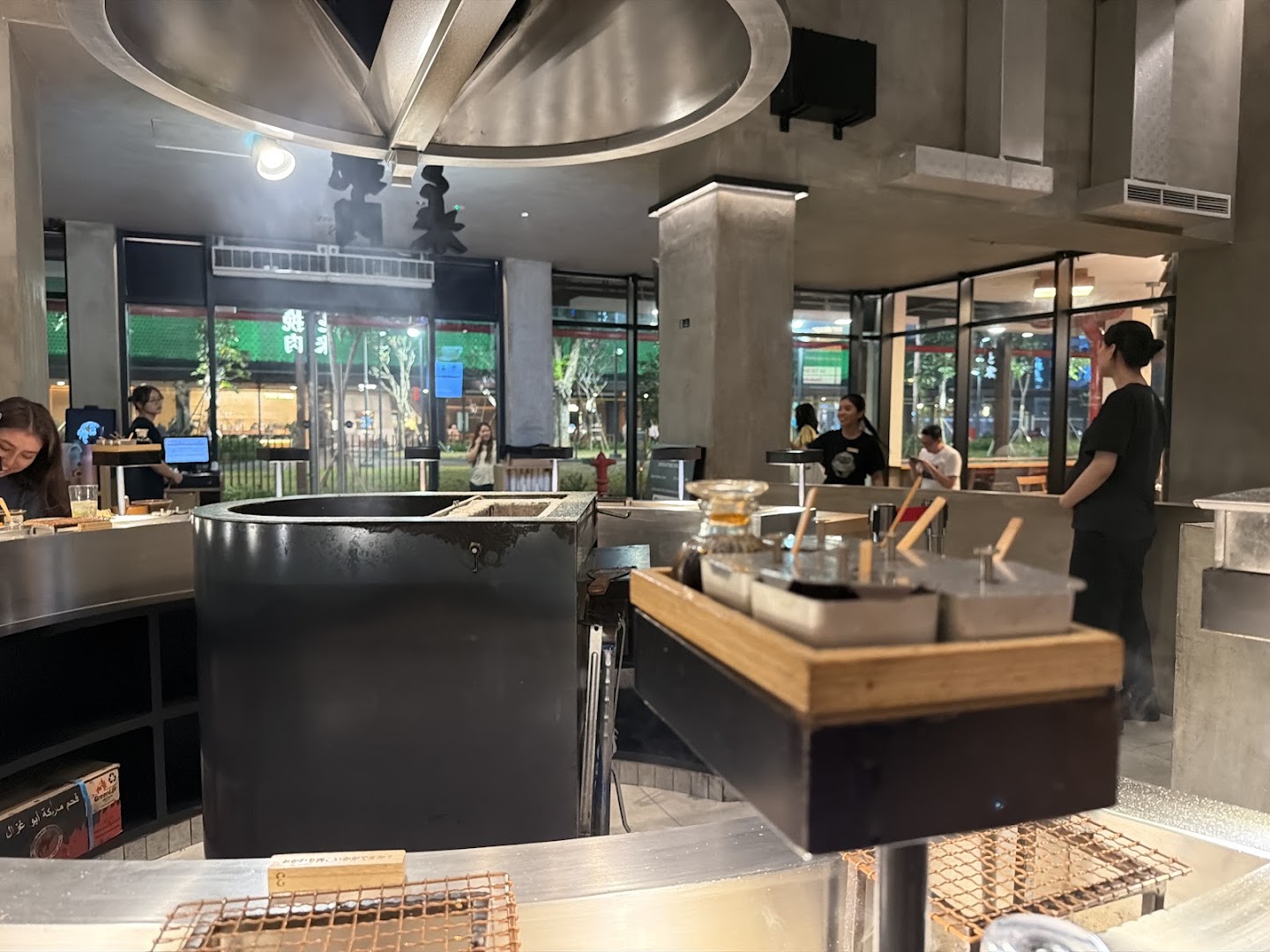 Hikiniku to Come: clear shot of restaurant interior