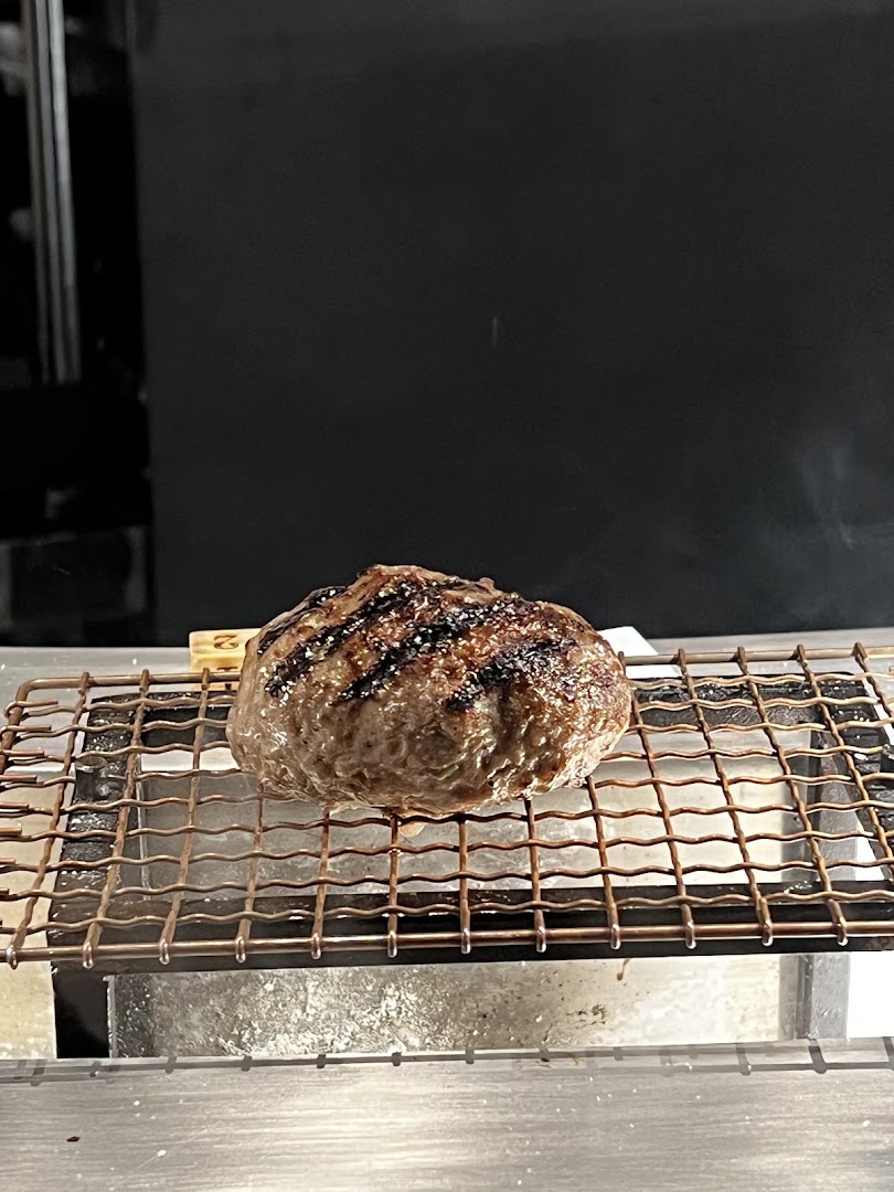 Hikiniku to Come: appetizing photo of grilled meat
