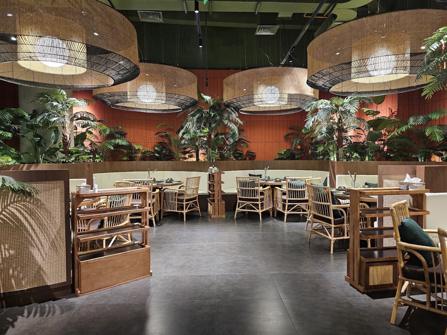 Jansan Restaurant: attractive, high-quality interior shot