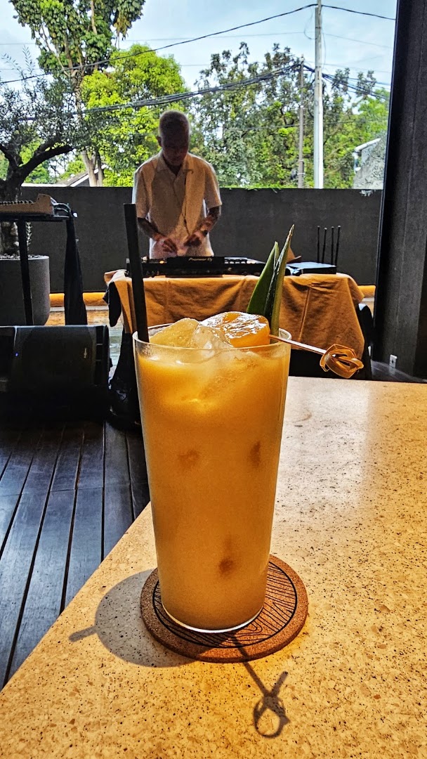 Libros Jakarta: appealing drink and venue atmosphere