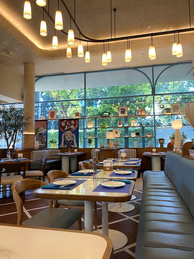 Massilia Cucina Italiana: high quality interior atmosphere shot