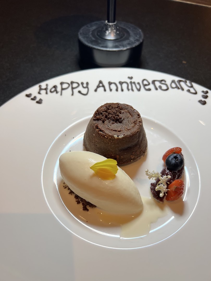 Meatguy Steakhouse II: appetizing dessert presentation