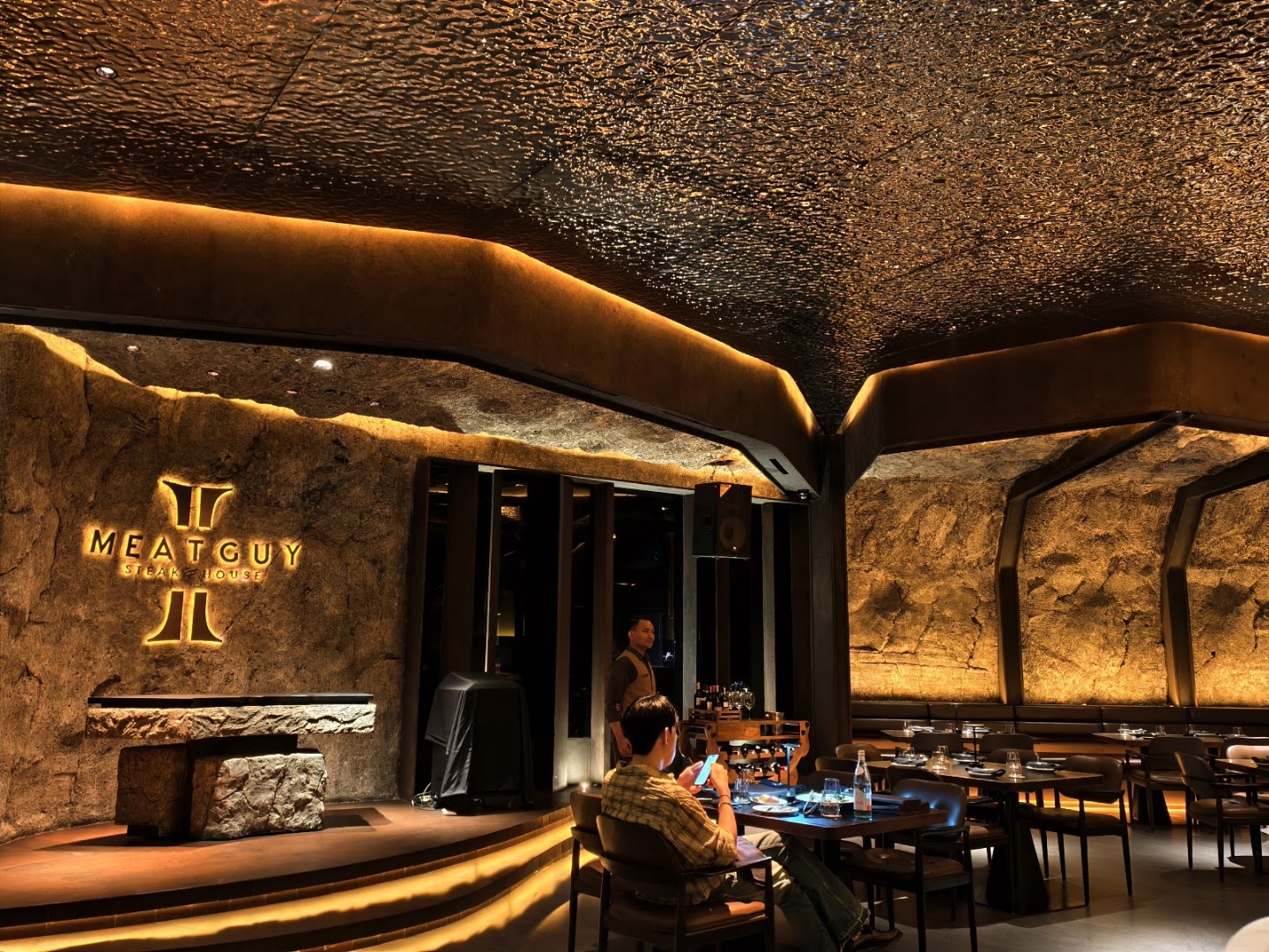 Meatguy Steakhouse II: high quality restaurant interior shot
