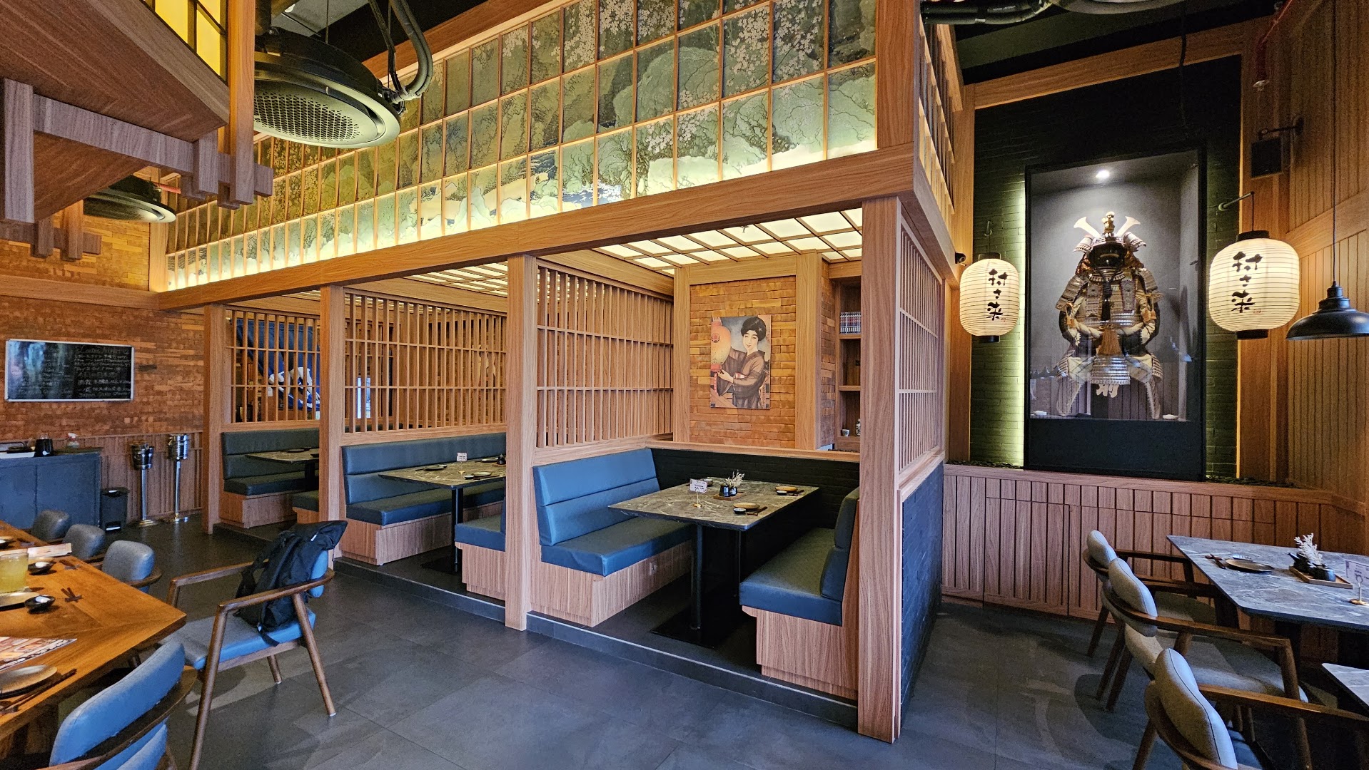 Murasaki Izakaya: high quality interior atmosphere shot