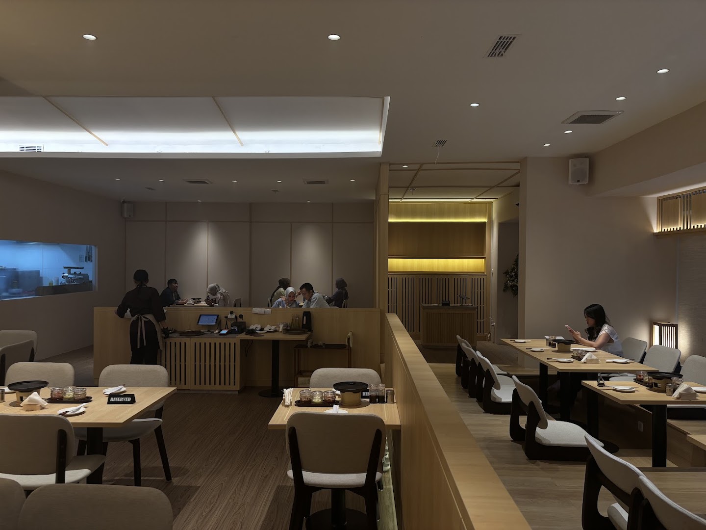 Nikuma Hambagu Room: clear, professional interior shot