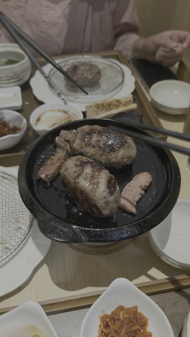 Nikuma Hambagu Room: appetizing photo of restaurant food